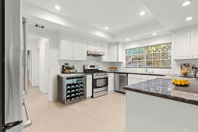 Photo - Newly Remodeled Huge Open Concept 4 Bed / ...