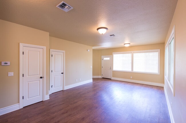 Photo - 436 10th NW St