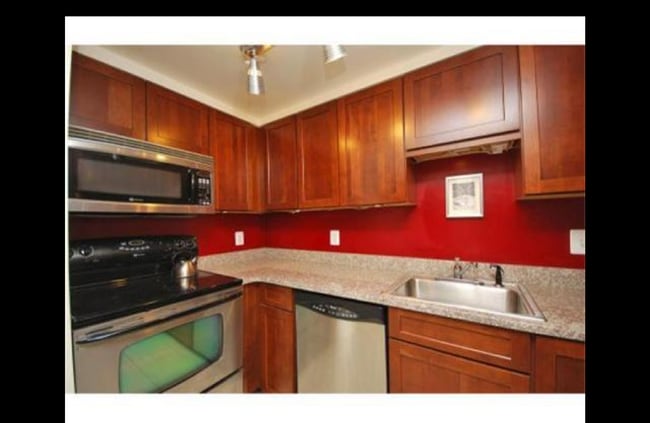 Building Photo - 28 Symphony Rd Unit 1