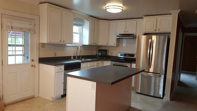 Photo - 736 Rosedale St