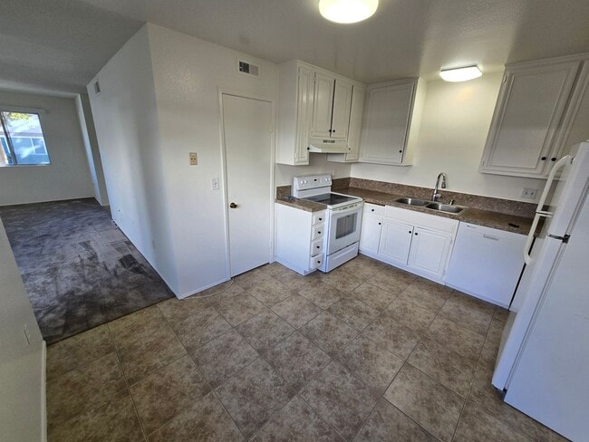 Photo - 3 bedroom, 2 bath home in the Balboa Towers Complex