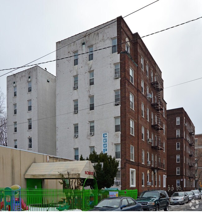 Photo - 2195 E 22nd St