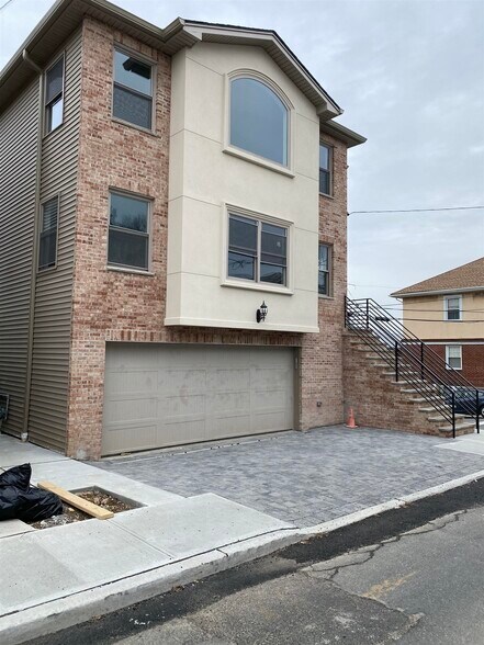 7611 Newkirk Ave