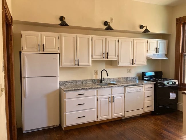 Photo - 360 Laurel St