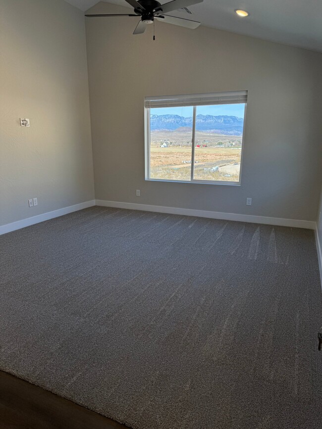 934 Rock View Dr
