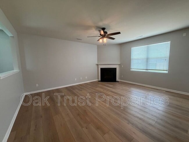 Photo - 701 Greymohr Ln