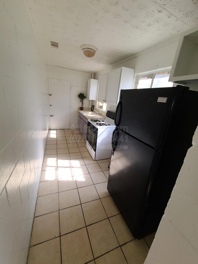 Photo - 1178 Garibaldi St SW