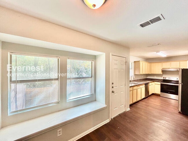 Photo - 320 Ezekial Ave