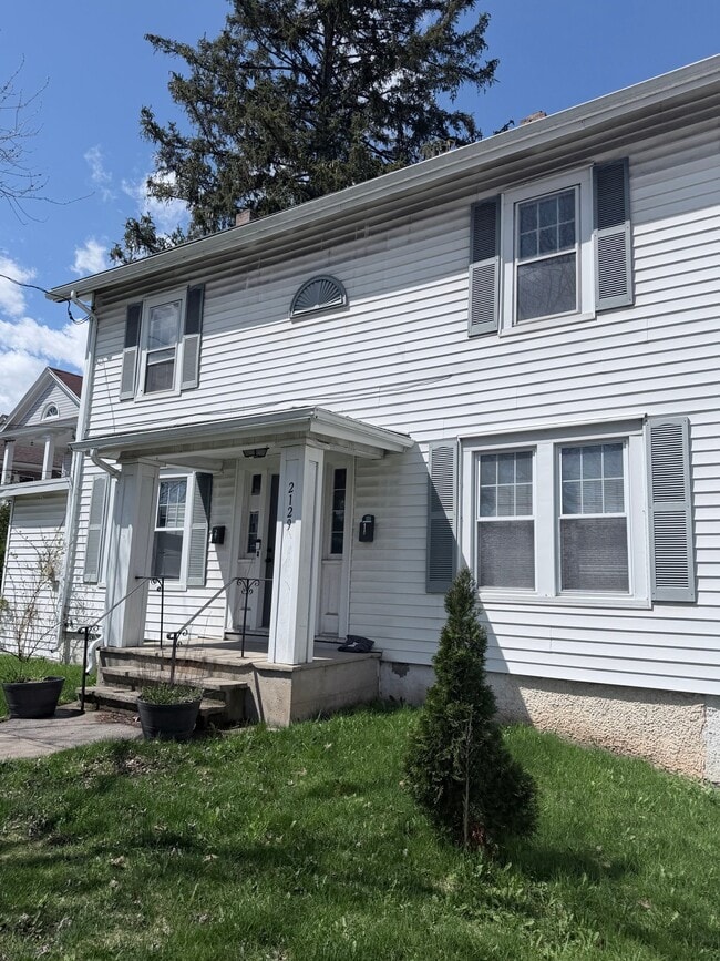Photo - 2129 James St