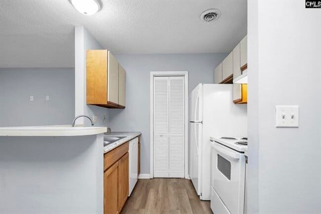 Photo - 1211 Metze Rd
