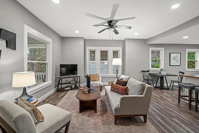 Photo - 5811 Bramble Ave