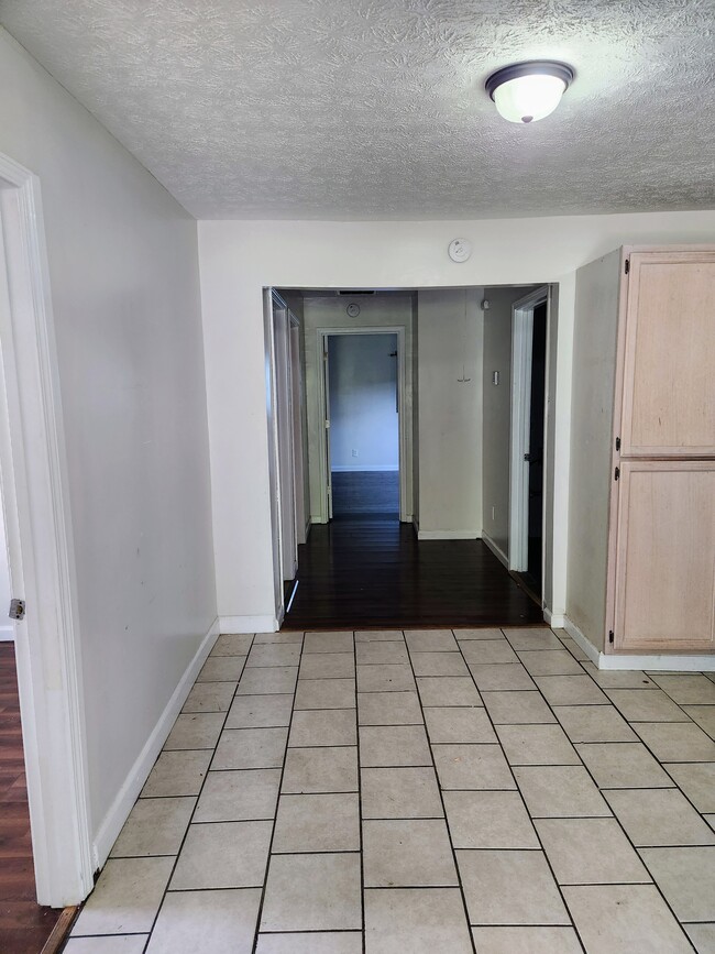 Photo - 201 McLin St