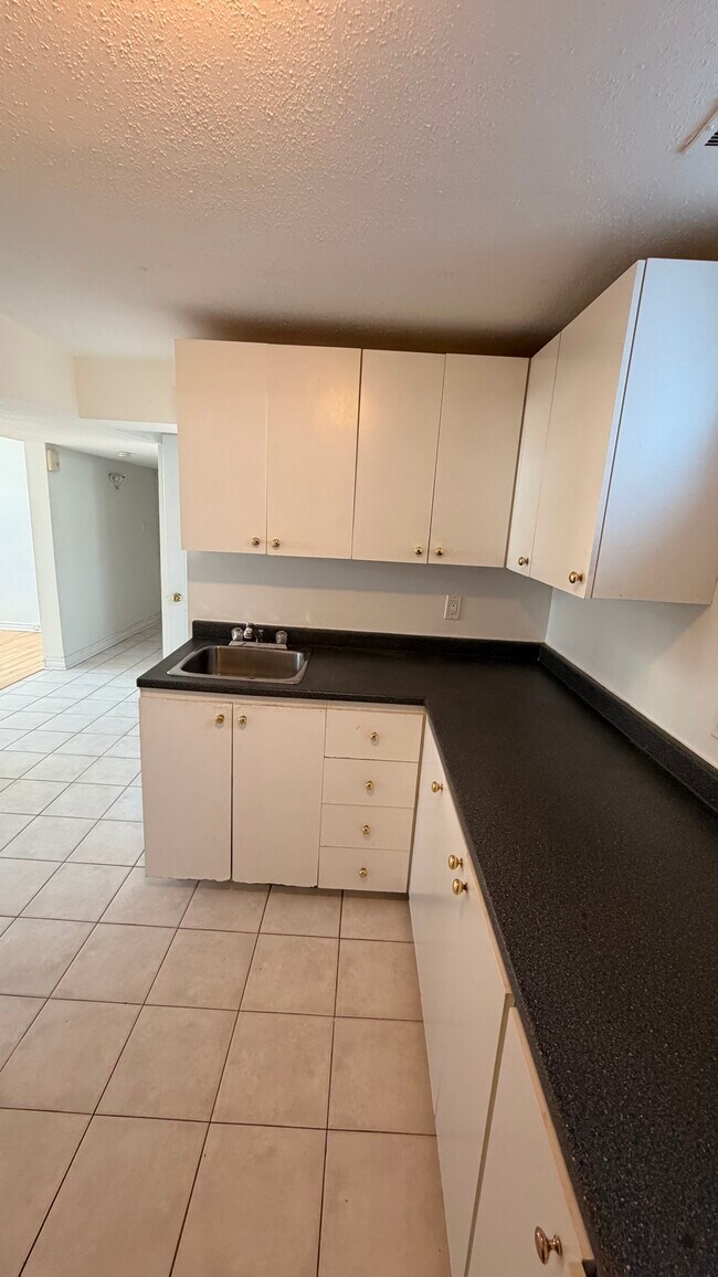 Photo - 2478 Chasseur Av Unit Chausseur