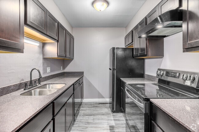 2BR, 2BA - 920SF - Kitchen