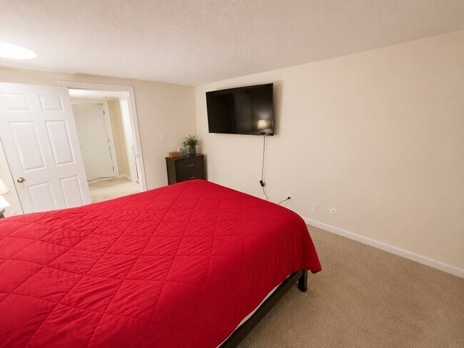 Photo - 7 Lake Shore Ct Unit 2B