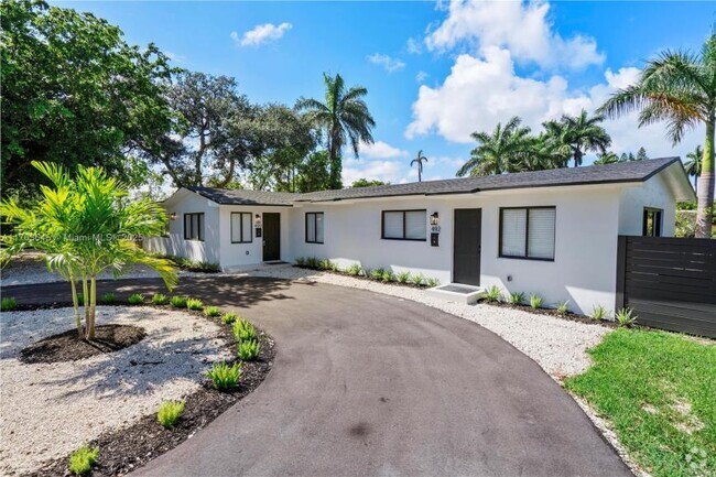 Building Photo - 2 bedroom in North Miami FL 33161 Unit 492 Rental