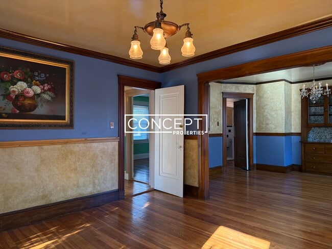Building Photo - 155-157 Hillside Unit 2