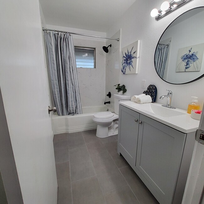 Photo - 31 E 24th St