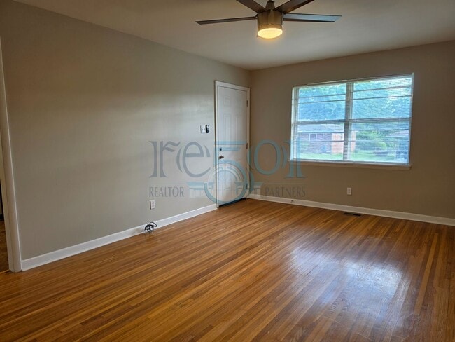 Photo - Newly Renovated 3 Bedroom 2 Bathroom