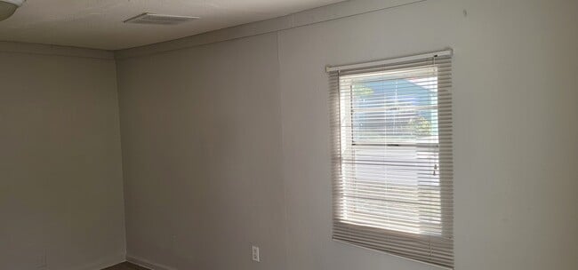 Photo - 3257 57th Ave N