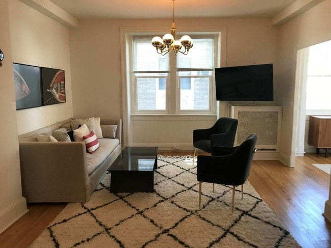 Building Photo - 1901 Columbia Rd NW Unit 205