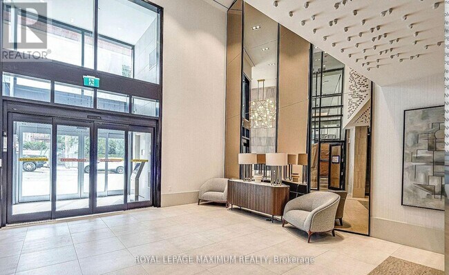 Photo - 2020 Bathurst St Unité 201