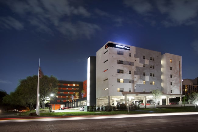 SUMMIT PARQUE, LLC
