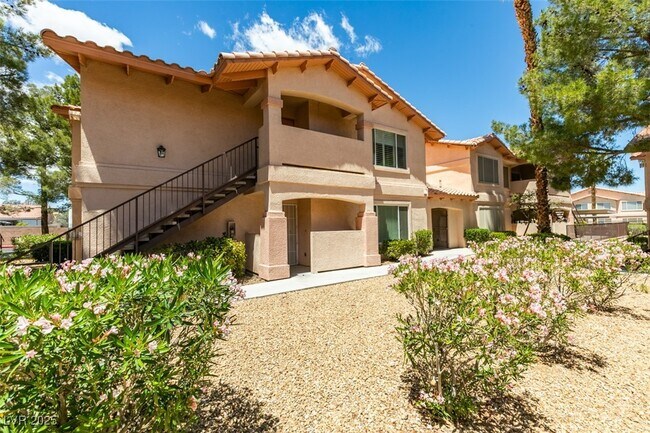 Photo - 350 S Durango Dr Unidad 103 Rental