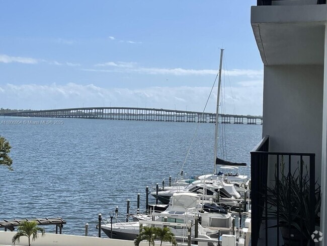 Building Photo - 1865 Brickell Ave Unit A405 Rental