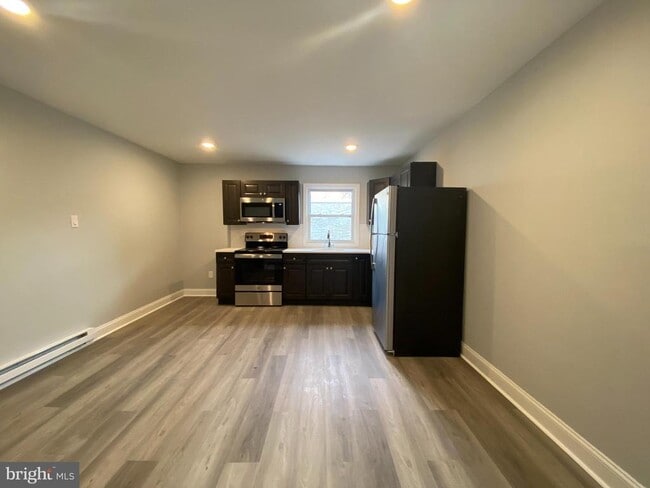 Building Photo - 21 E Price St Unit 2R Rental