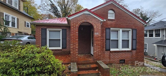 Building Photo - 206 Willow St SW