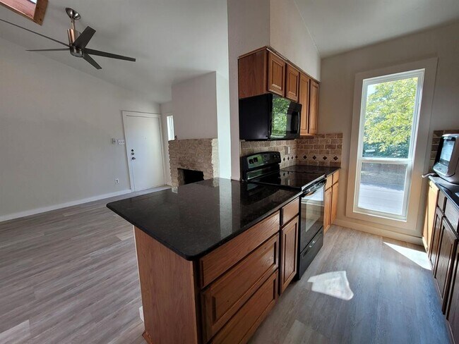 Photo - 104 W 35th St Unidad 5