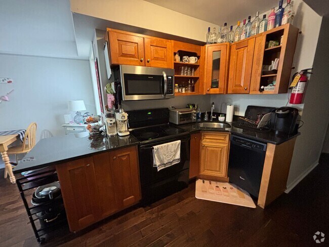 Building Photo - 1628 Willington St Unit B Rental