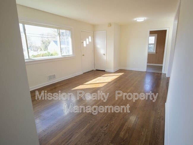 Photo - 2500 Byron St