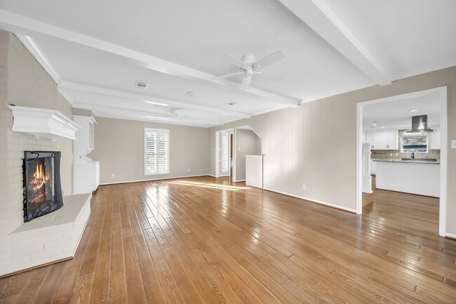 Photo - 115 Heather Ln