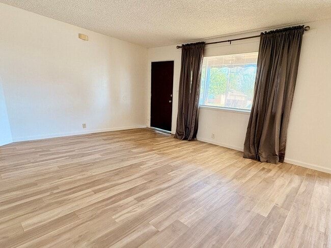 Photo - 2 WEEKS FREE RENT November Special