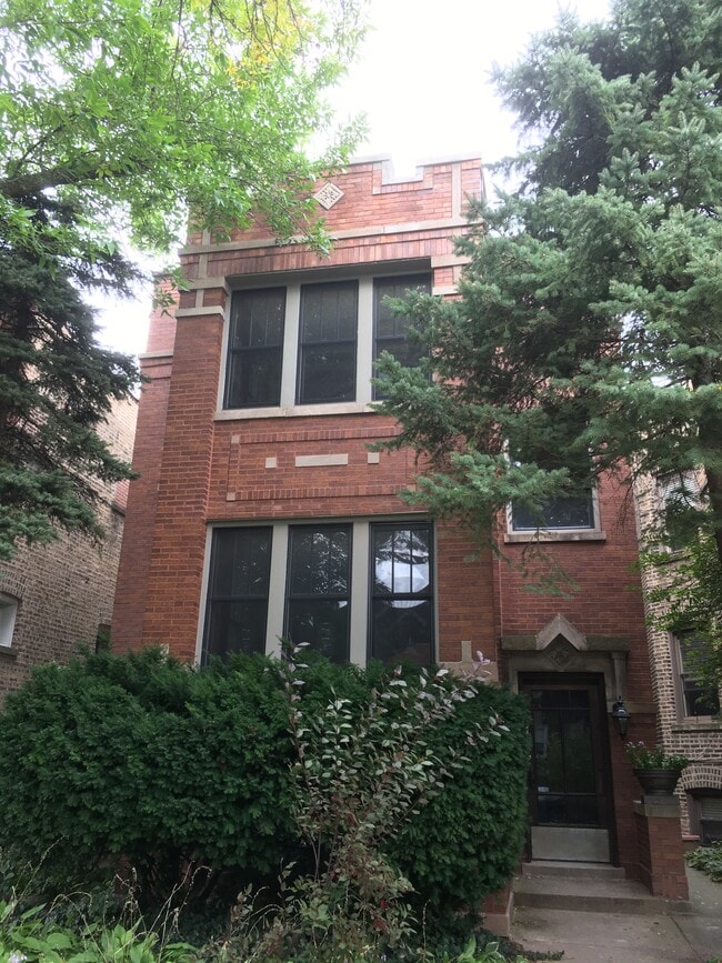 Building Photo - 2622 W Argyle St Unit Garden Rental