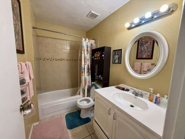 Photo - Two bedroom and two bathroom condo with lakeview balcony