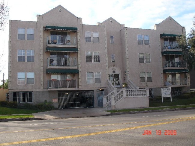 Olympic Manor - Olympic Manor Apartments