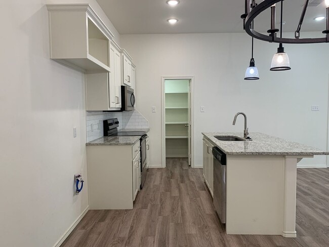 Photo - 12005 Essex Ave Unidad A