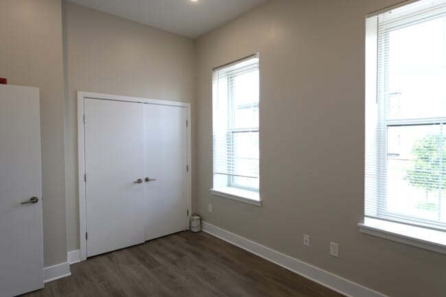 Photo - 4000 W Girard Ave