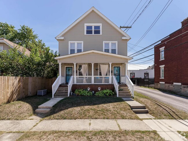 Building Photo - 479 E Gates St Rental