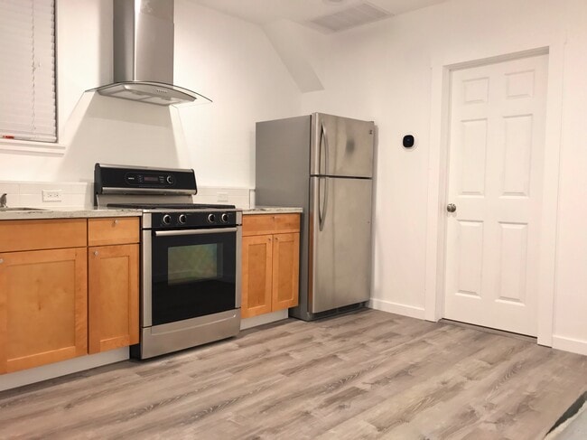 Building Photo - 925A Southgate Avenue Rental