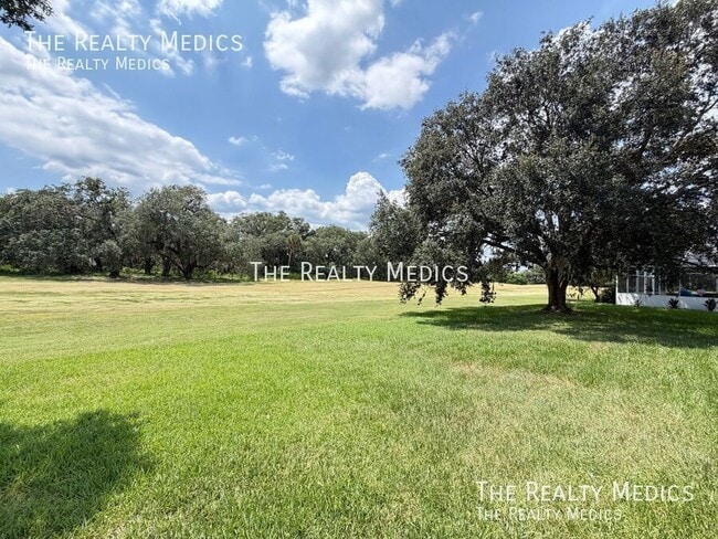 Photo - 1565 The Oaks Blvd