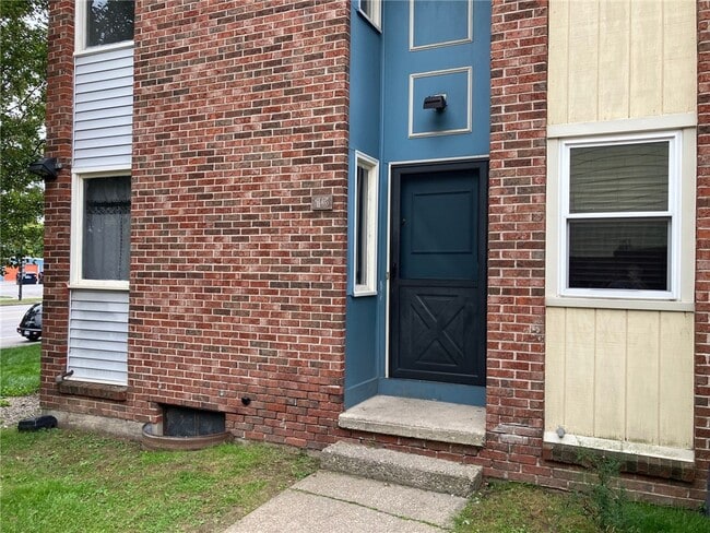 Building Photo - 15 Twin Beeches Rental