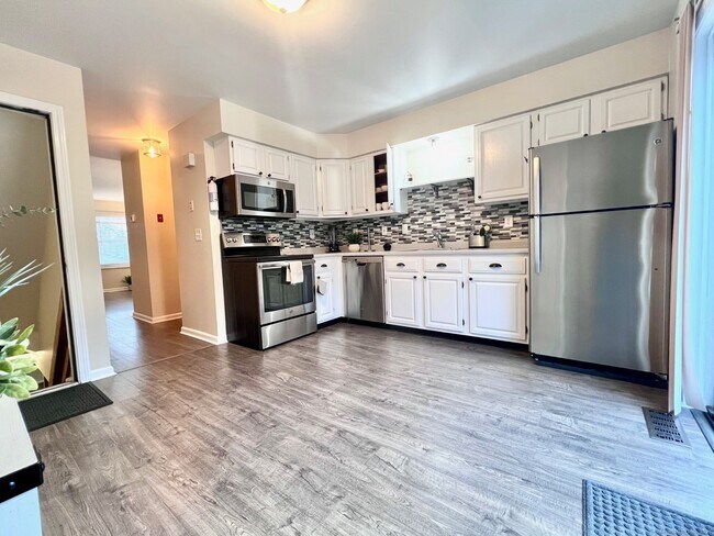 Photo - 48 Strawberry Hill Ave Unidad 10