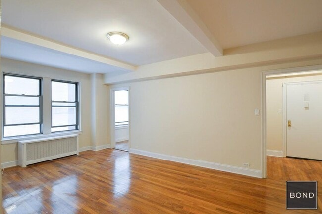 Building Photo - 301 E 38th St Unit 4J Rental