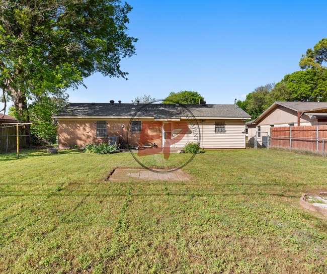 Photo - 2017 Broadway St