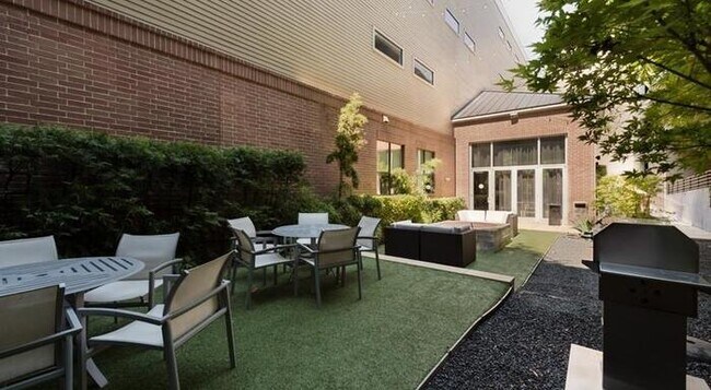 Photo - 2700 Brazos St Unidad b3