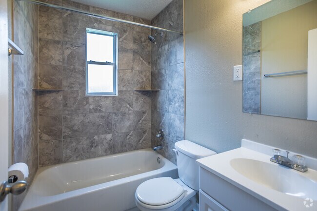 2 BR, 1 BA - 700 SF